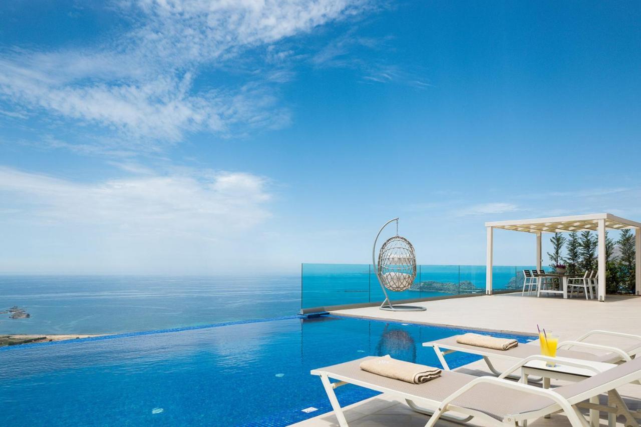Blue Horizon Luxury Villas 法拉萨纳 外观 照片